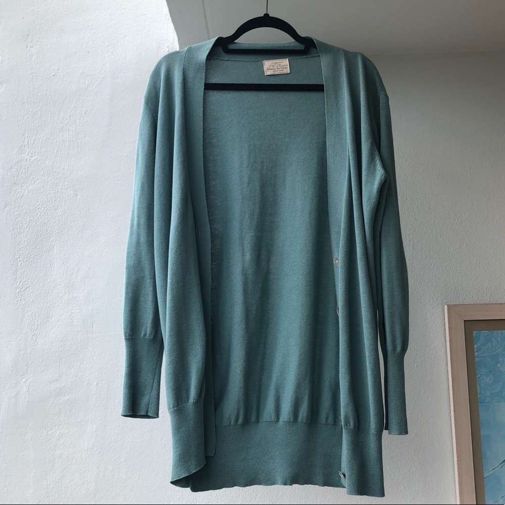 Long buttoned cardigan